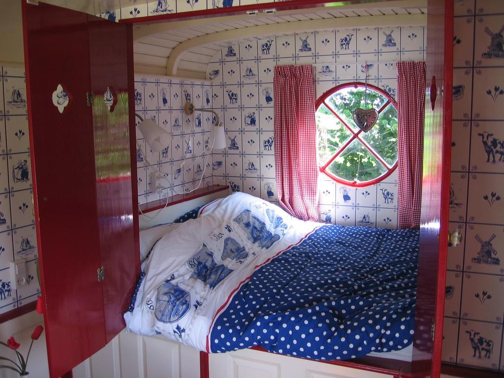 Pipowagen Camping Puur Genieten Bed & Breakfast Someren Стая снимка
