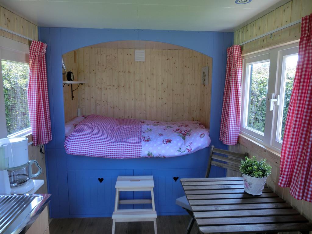 Pipowagen Camping Puur Genieten Bed & Breakfast Someren Стая снимка
