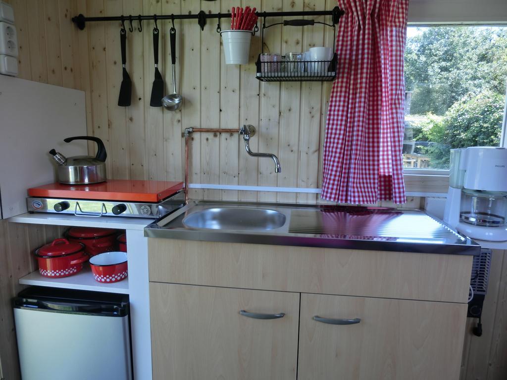 Pipowagen Camping Puur Genieten Bed & Breakfast Someren Стая снимка